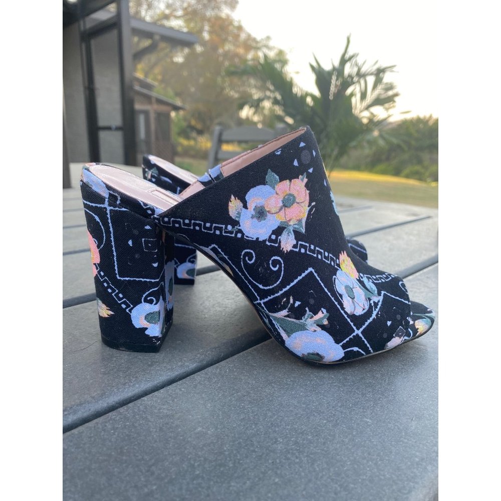 Avec Les Filles Floral Block Heeled Blue Sandals Size 7